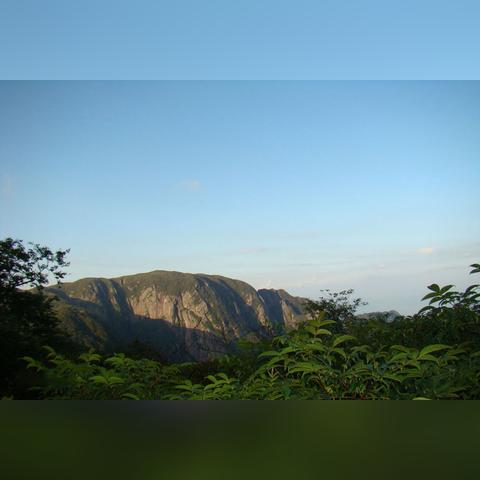 (鹊山招摇山诗句划断)深入探索《山海经》中的鹊山招摇山：拼音注解与神秘解读